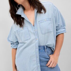 NWT!! Gap Women's RT$80 Light Indigo Chambray Denim Big Button Down Shirt Medium